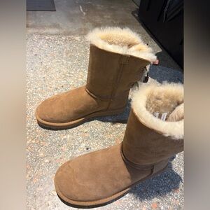 women’s nwt ugg bailey bow chant color size 7